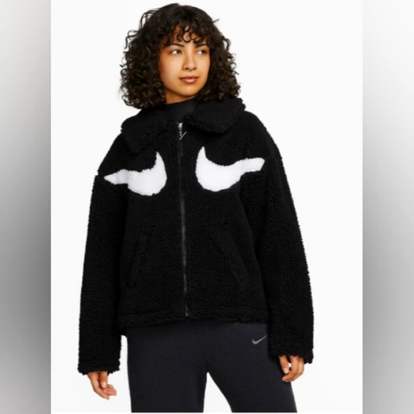 Nike Jacket 🖤🤍 - Picture 1 of 4